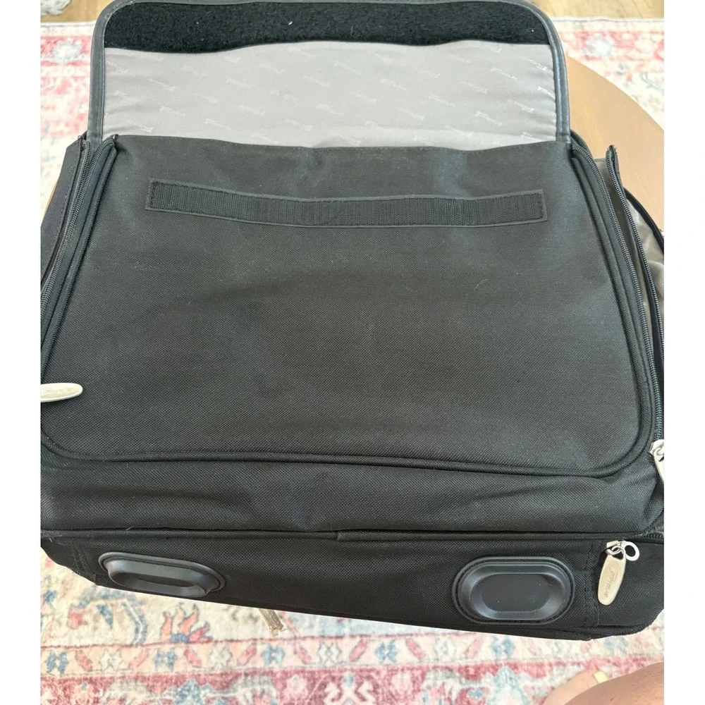 Targus Laptop Messenger Bag Black Briefcase Shoulder Strap Travel Case